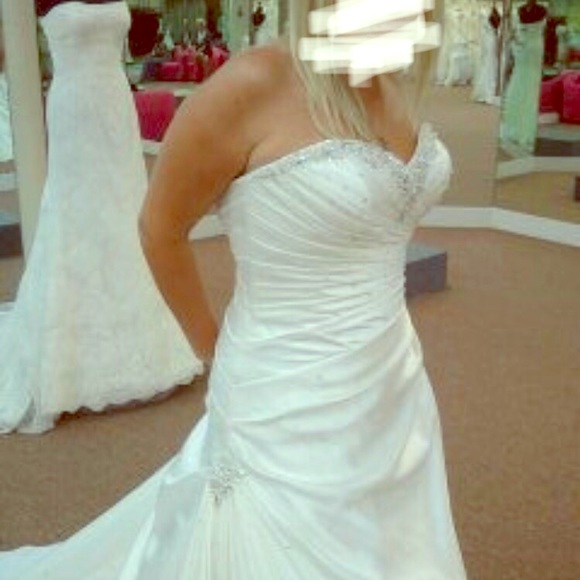 Beautiful sweetheart style wedding dress - Picture 2 of 7